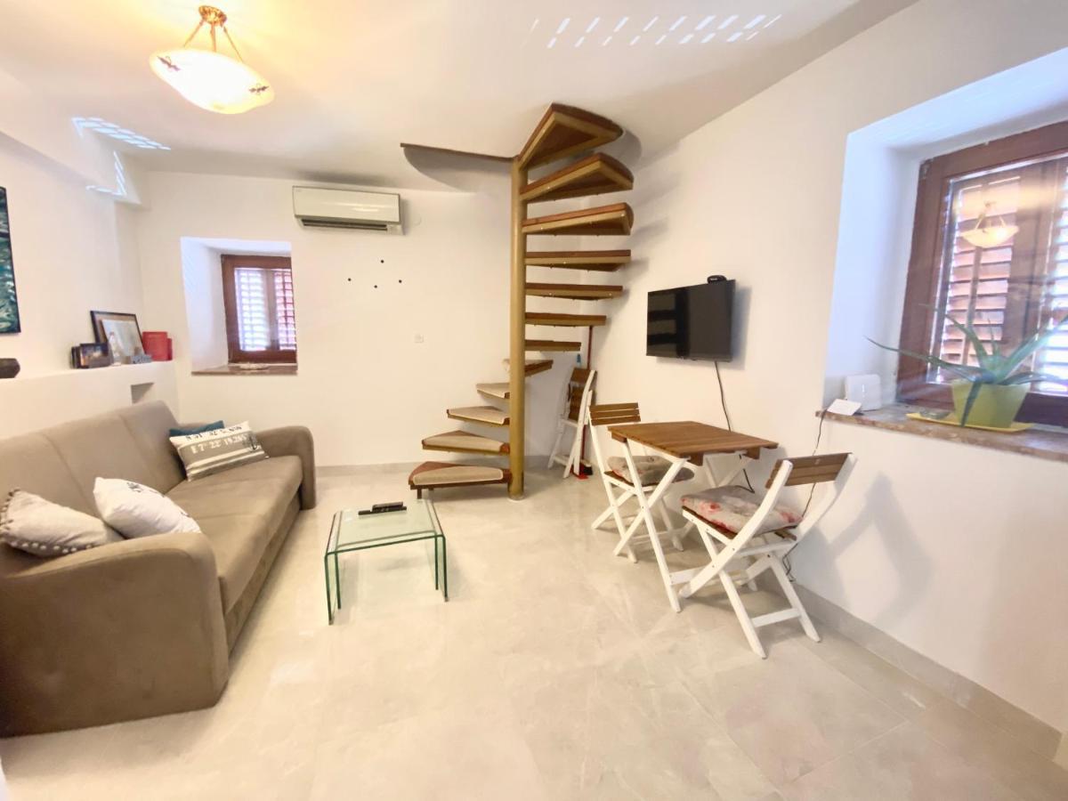 Apartment Center Old Town - 1Min To Palace Split Exterior photo